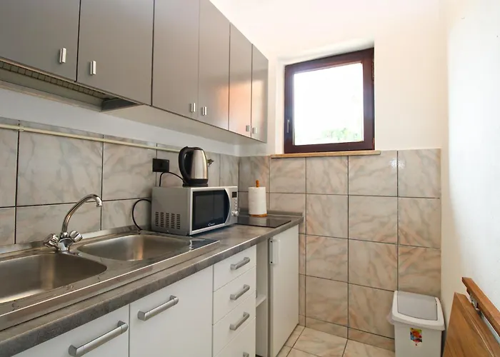 Quarto em Acomodações Particulares And Stoja 1864